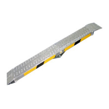 Rampa plegable de aluminio de 200x20cm desplegada y capacidad de 400 kilos SVELT