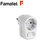 Adaptador con interruptor Blanco TT 16A-220V FAMATEL C1/7