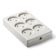 Base 6 Tomas TT sin Cable 10A-250V Cuadrada FAMATEL UUS